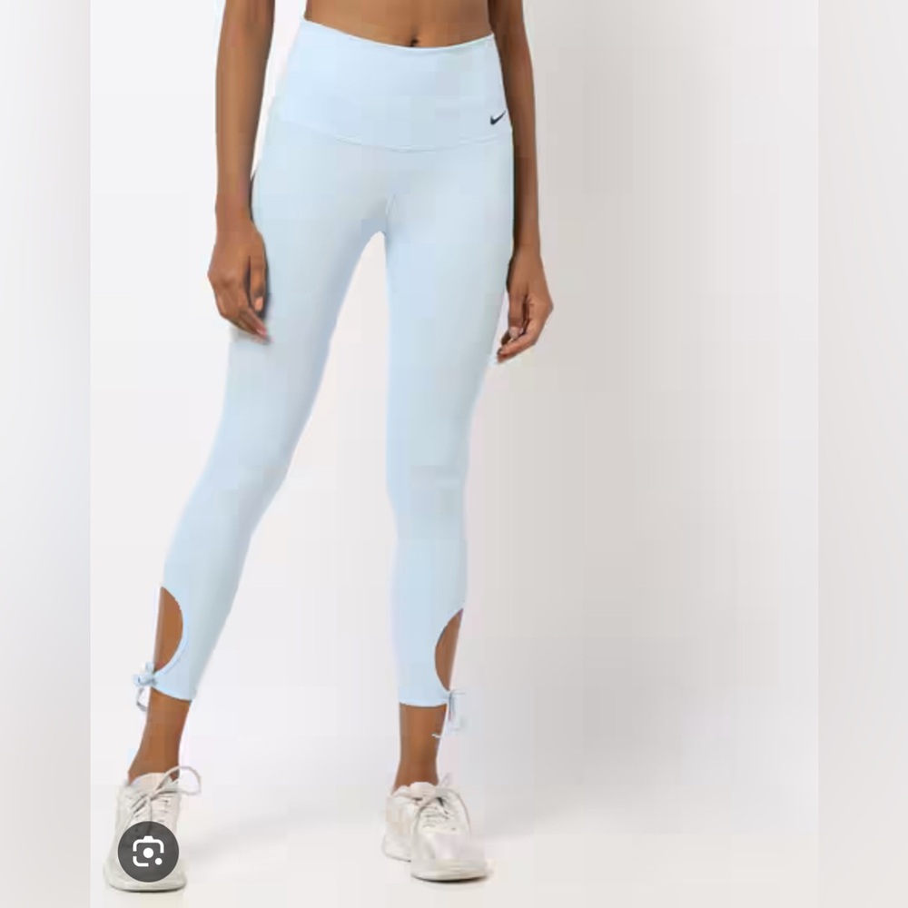 Nike Women's Sky Blue Leggings medium